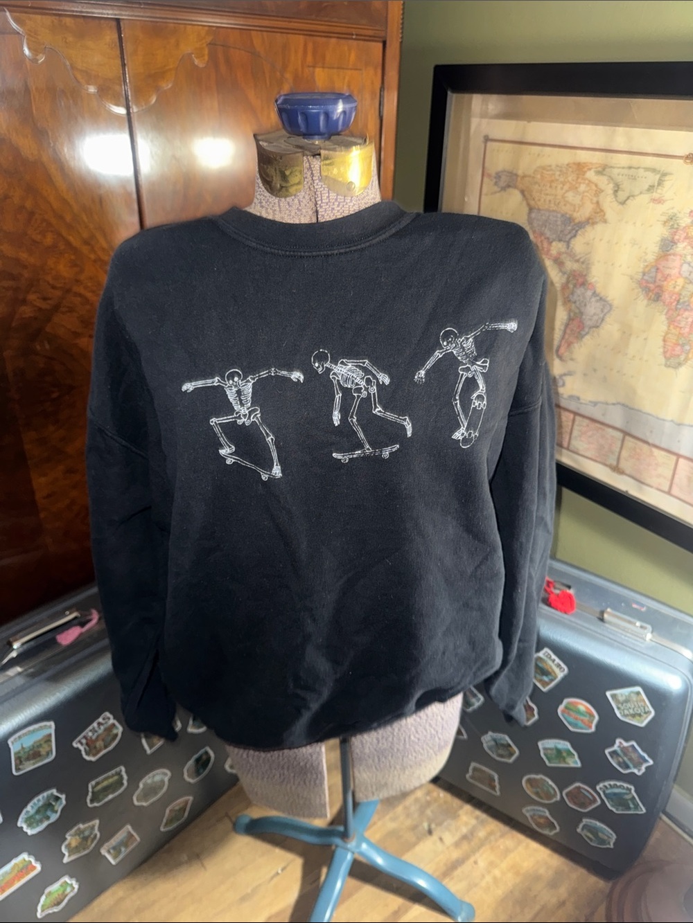 Full Tilt Skeleton Skateboarding Sweatshirt Mens Size L Black Crew Neck